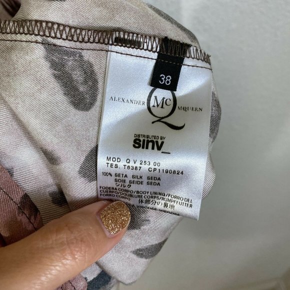 Alexander McQueen Silk Short Sleeve Gathered Front Dress Pink Patterned - Picture 6 of 8